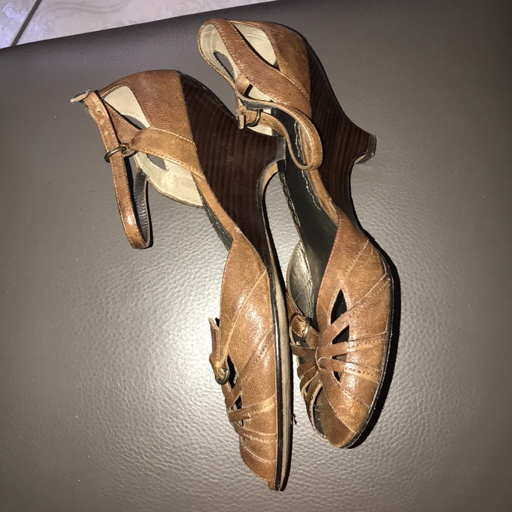 Shoes - Picture 3 of 8
